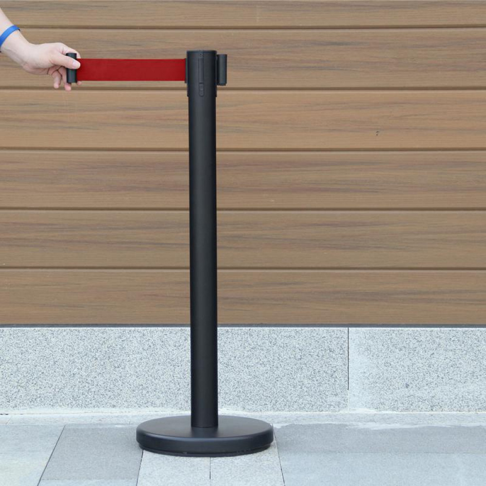 RETRACTABLE 2M POST BK WITH RD TAPE