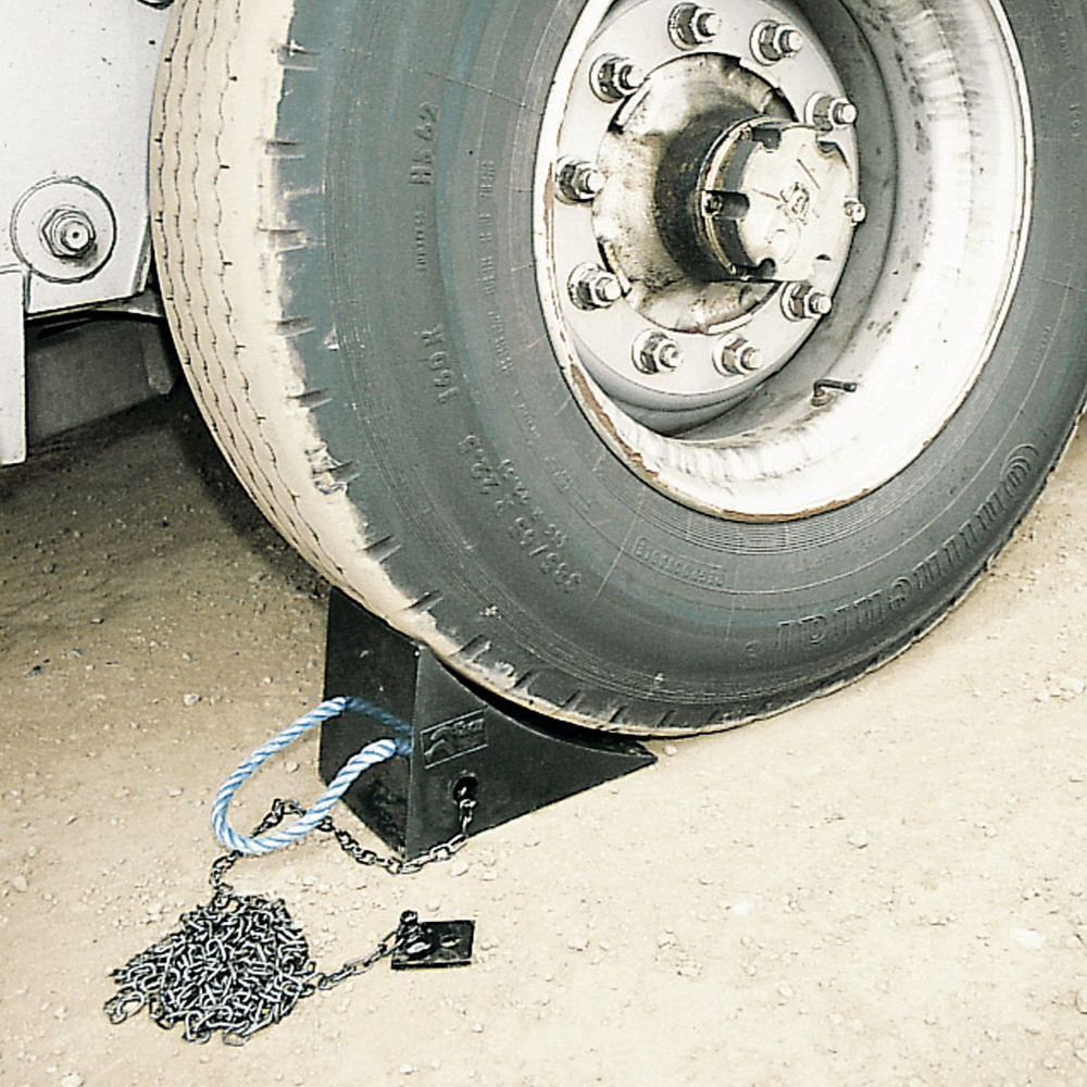 MOULDED RUBBER WHEEL CHOCK 330114