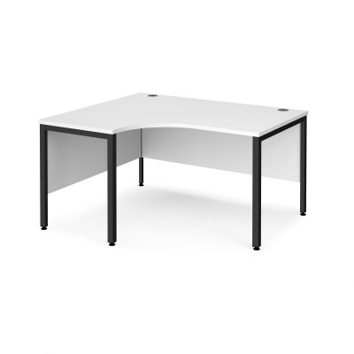 Maestro 25 left hand ergonomic desk 1400mm wide - black bench leg frame and white top
