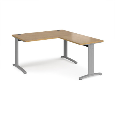 TR10 desk 1400mm x 800mm with 800mm return desk - silver frame and oak top